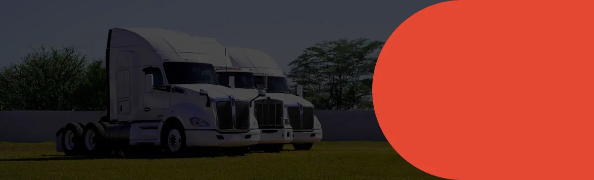 tres tractocamiones estacionados en angulo lateral alineados a la derecha